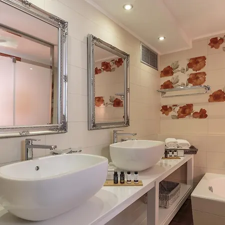 Aqua Luxury Villa